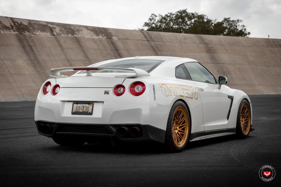  Nissan GT-R on Vossen Wheels (LC-105T) 2017 года  (фото 2 из 5)